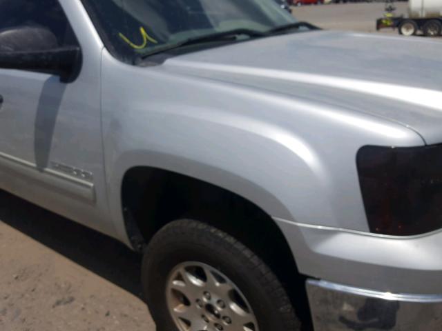 3GTP2VE79CG171924 - 2012 GMC SIERRA K15 SILVER photo 9