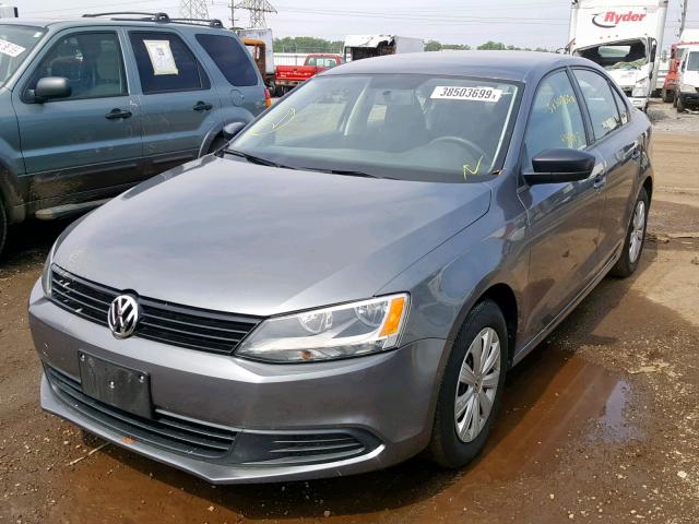 3VW2K7AJ2EM332266 - 2014 VOLKSWAGEN JETTA BASE GRAY photo 2