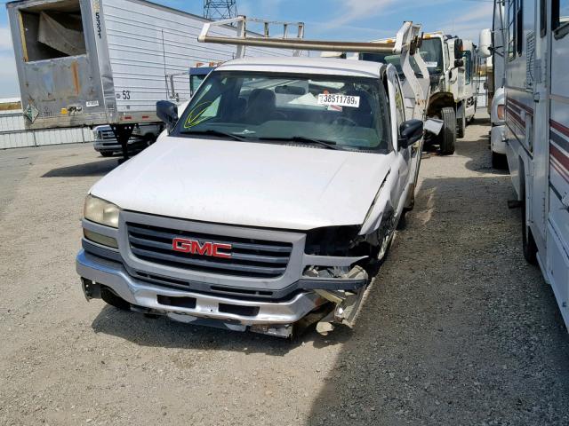 1GDHC24U65E181081 - 2005 GMC SIERRA C25 WHITE photo 2