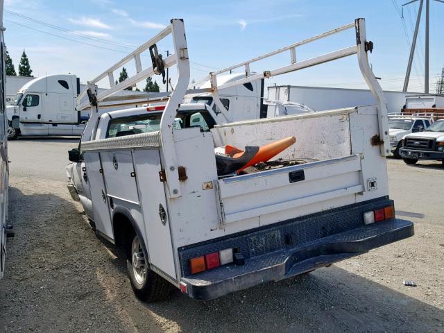 1GDHC24U65E181081 - 2005 GMC SIERRA C25 WHITE photo 3