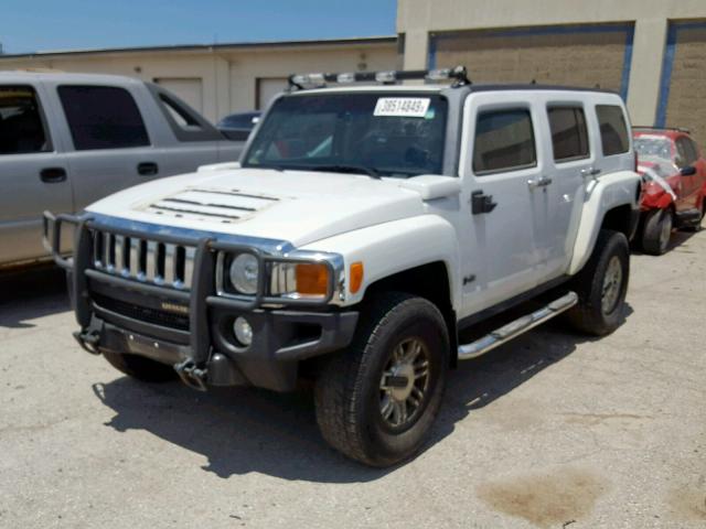 5GTDN136268172722 - 2006 HUMMER H3 WHITE photo 2