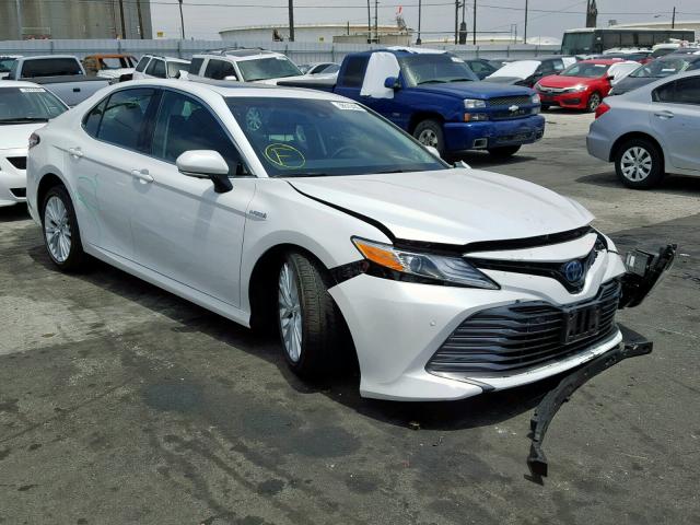 4T1B21HK2JU006483 - 2018 TOYOTA CAMRY HYBR WHITE photo 1