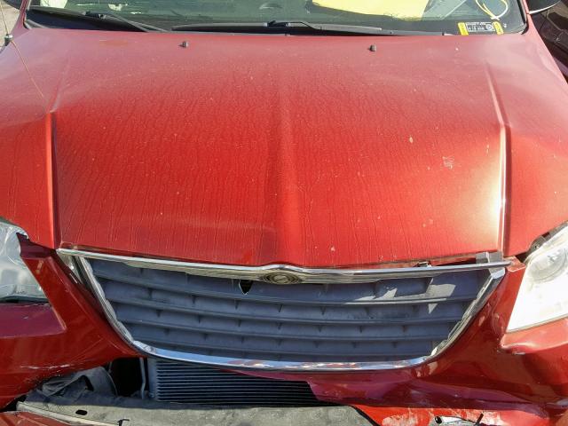 2A8HR44H88R722133 - 2008 CHRYSLER TOWN & COU RED photo 7