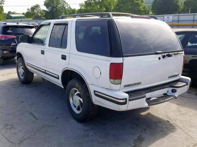 1GNDT13W11K266302 - 2001 CHEVROLET BLAZER WHITE photo 3