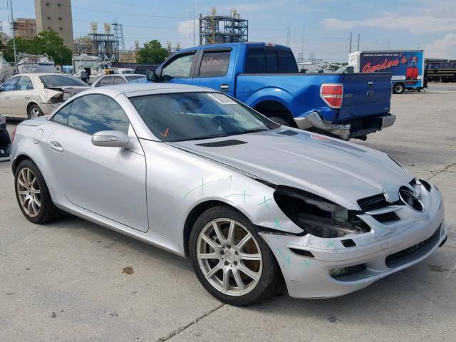 WDBWK56F46F087483 - 2006 MERCEDES-BENZ SLK 350 SILVER photo 1