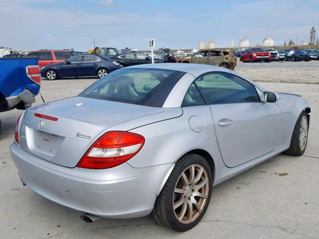 WDBWK56F46F087483 - 2006 MERCEDES-BENZ SLK 350 SILVER photo 4