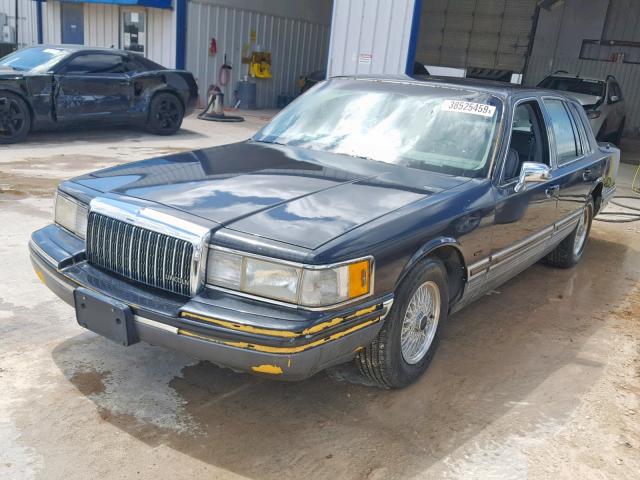 1LNLM83W9RY748109 - 1994 LINCOLN TOWN CAR C GRAY photo 2