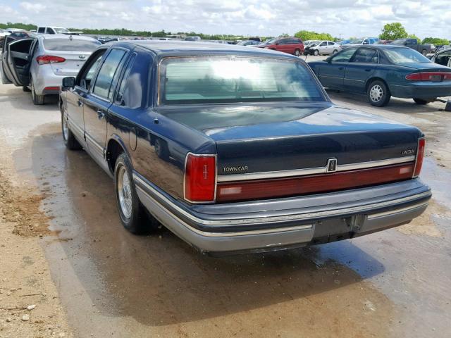 1LNLM83W9RY748109 - 1994 LINCOLN TOWN CAR C GRAY photo 3