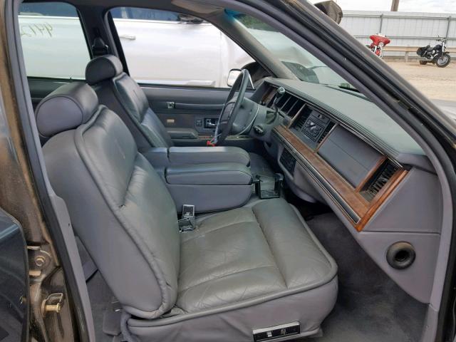 1LNLM83W9RY748109 - 1994 LINCOLN TOWN CAR C GRAY photo 5