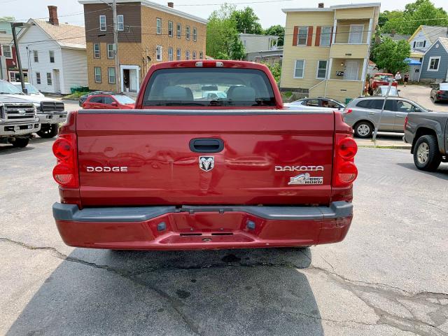 1D7RW3GK6BS572055 - 2011 DODGE DAKOTA SLT RED photo 4