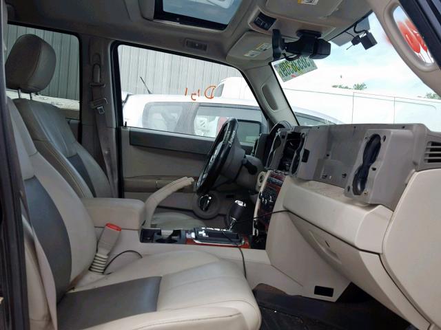 1J8HG58256C366747 - 2006 JEEP COMMANDER BLACK photo 5