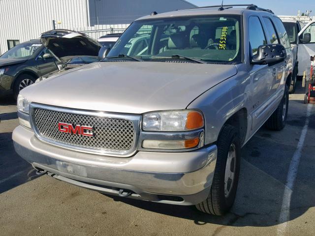 1GKEK13T95J153994 - 2005 GMC YUKON SILVER photo 2