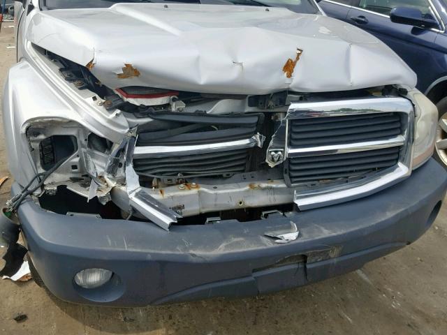 1D4HB48D04F196216 - 2004 DODGE DURANGO SL SILVER photo 9