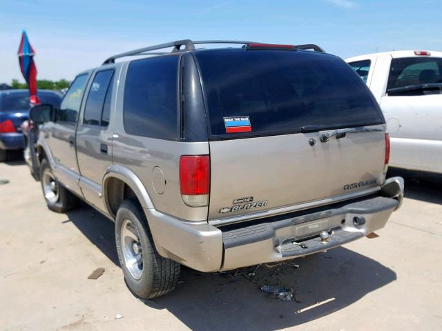 1GNCS13W52K135633 - 2002 CHEVROLET BLAZER GOLD photo 3