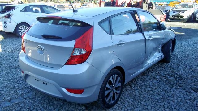 KMHCT5AE6HU331516 - 2017 HYUNDAI ACCENT SE SILVER photo 4