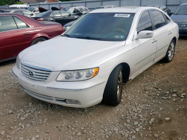 KMHFC46F68A304780 - 2008 HYUNDAI AZERA SE WHITE photo 2