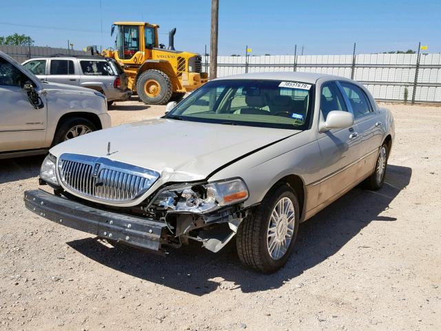 1LNHM83W56Y605238 - 2006 LINCOLN TOWN CAR D WHITE photo 2