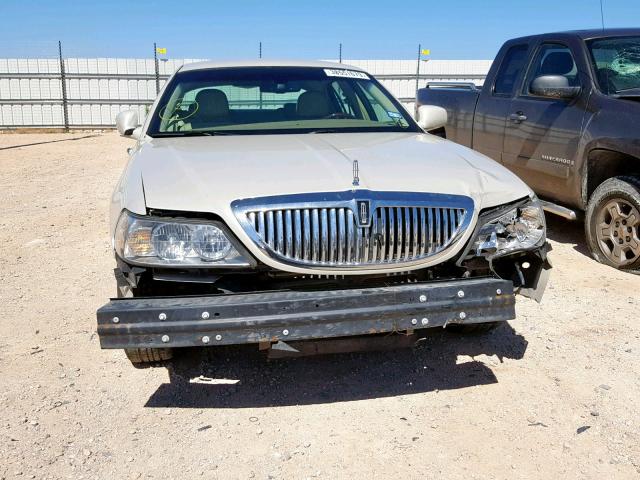 1LNHM83W56Y605238 - 2006 LINCOLN TOWN CAR D WHITE photo 9