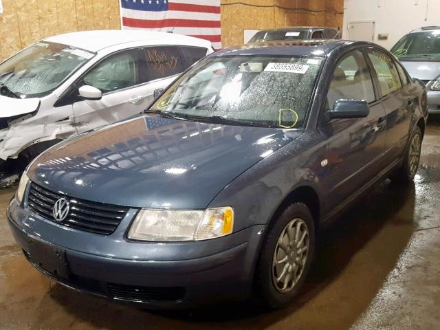 WVWDH63B51E005242 - 2001 VOLKSWAGEN PASSAT GLS BLUE photo 2