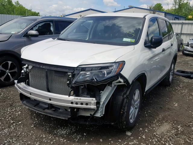 5FNYF6H17JB043061 - 2018 HONDA PILOT LX WHITE photo 2