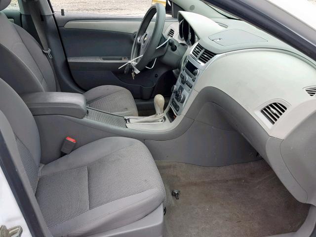 1G1ZC5EBXAF290440 - 2010 CHEVROLET MALIBU 1LT WHITE photo 5