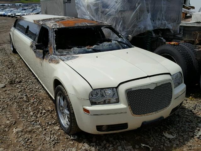 2C3KA53G07H600734 - 2007 CHRYSLER 300 TOURIN WHITE photo 1