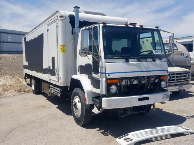 49HAAEBVX4DM33135 - 2004 STERLING TRUCK SC 8000 WHITE photo 1