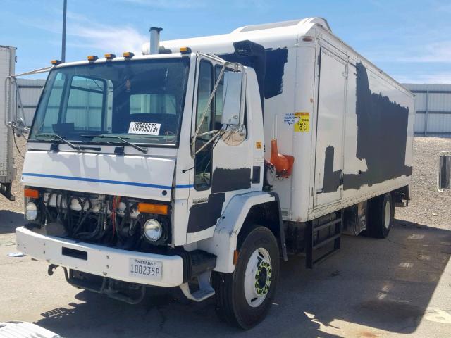 49HAAEBVX4DM33135 - 2004 STERLING TRUCK SC 8000 WHITE photo 2