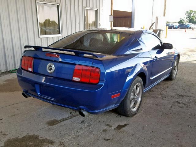 1ZVFT82H065264976 - 2006 FORD MUSTANG GT BLUE photo 4