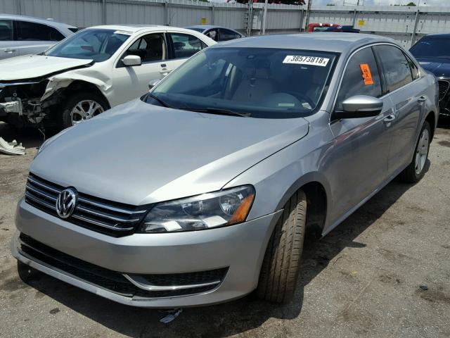 1VWBS7A37EC111054 - 2014 VOLKSWAGEN PASSAT SE SILVER photo 2