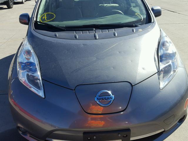 1N4AZ0CP3FC309011 - 2015 NISSAN LEAF S GRAY photo 9