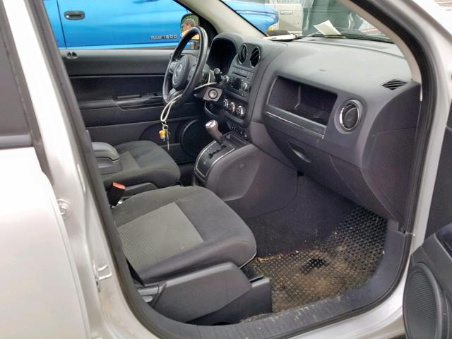 1J4NF1FB9BD240351 - 2011 JEEP COMPASS SP Күміс фото 5