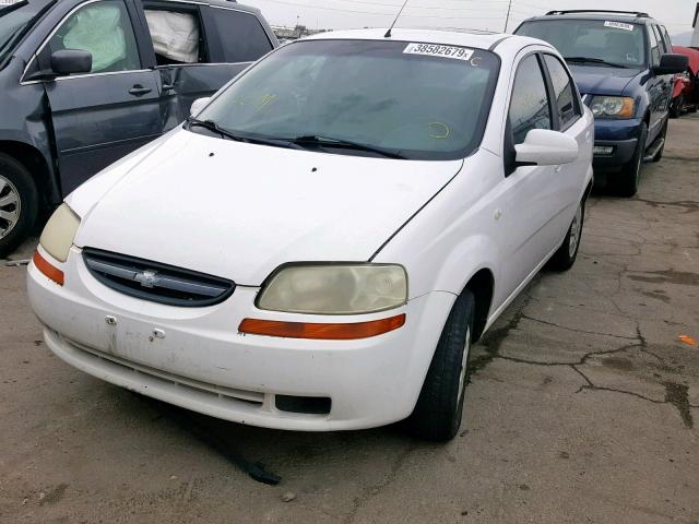 KL1TG52635B309536 - 2005 CHEVROLET AVEO LT WHITE photo 2