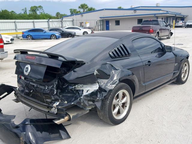 1ZVFT82H165107991 - 2006 FORD MUSTANG GT BLACK photo 4