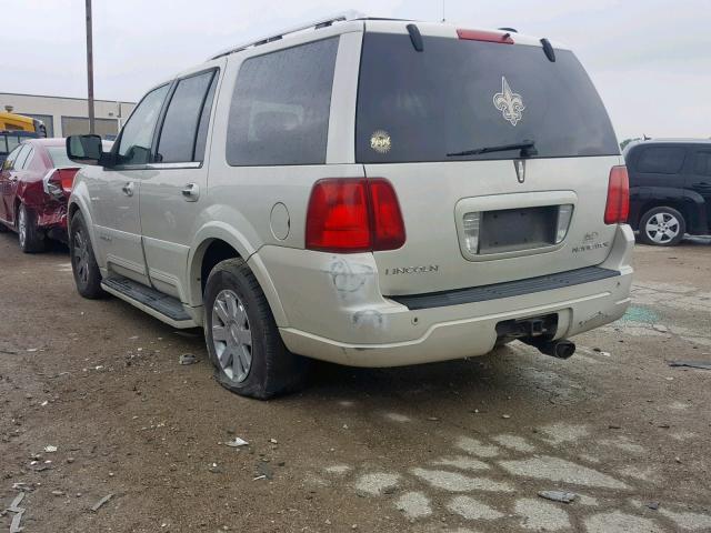 5LMFU28R34LJ39825 - 2004 LINCOLN NAVIGATOR 白色 照片 3