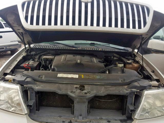 5LMFU28R34LJ39825 - 2004 LINCOLN NAVIGATOR 白色 照片 7