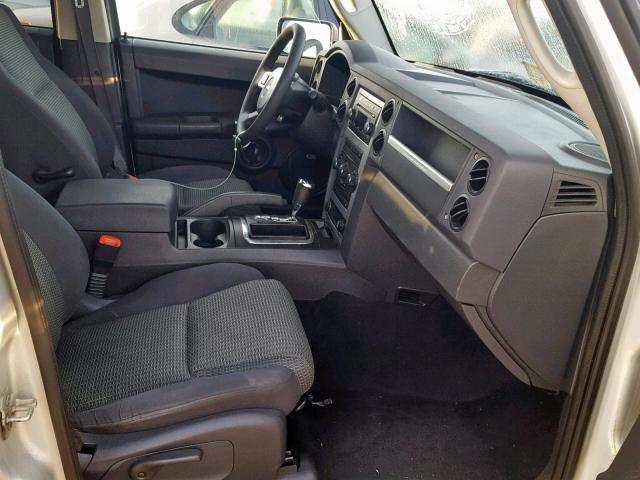 1J8HG48K38C100883 - 2008 JEEP COMMANDER SILVER photo 5