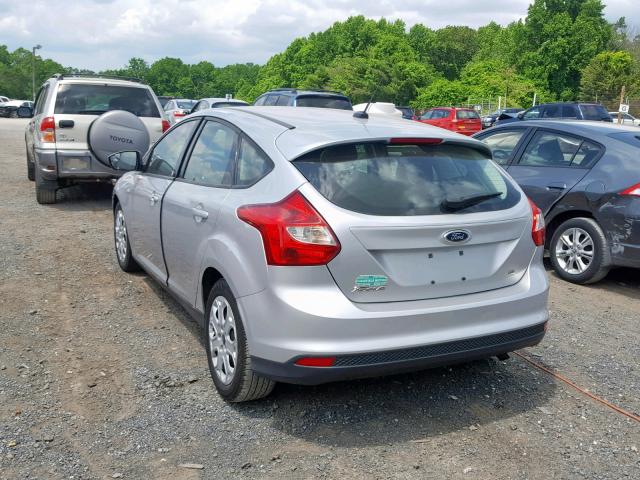 1FAHP3K26CL351986 - 2012 FORD FOCUS SE SILVER photo 3