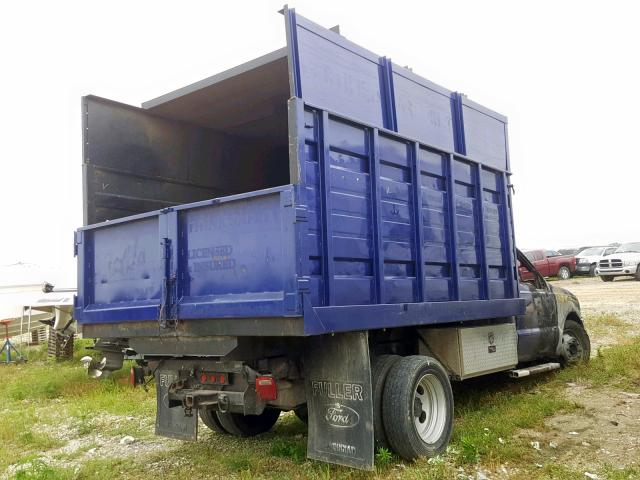 1FDAF57F02ED14856 - 2002 FORD F550 SUPER BLUE photo 4