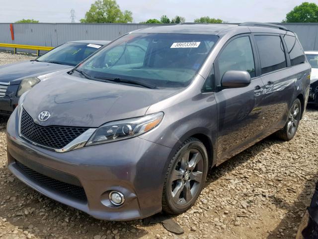 5TDXK3DC4GS738535 - 2016 TOYOTA SIENNA SE GRAY photo 2