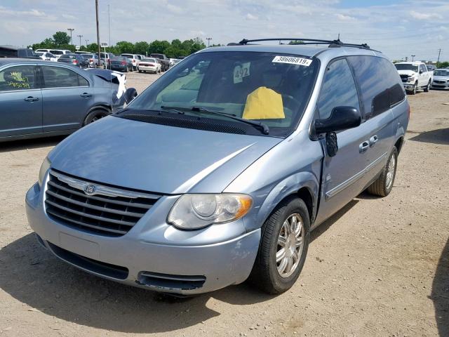 2C4GP54L25R165105 - 2005 CHRYSLER TOWN & COU BLUE photo 2