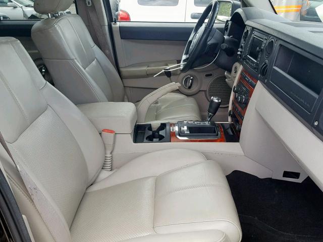 1J8HG58256C283142 - 2006 JEEP COMMANDER BLACK photo 5