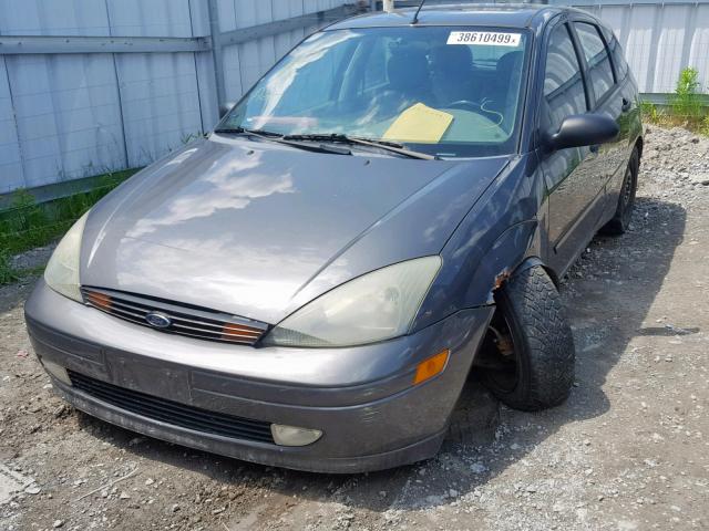 3FAFP37364R113440 - 2004 FORD FOCUS ZX5 GRAY photo 2