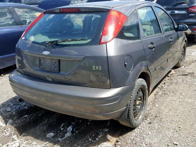 3FAFP37364R113440 - 2004 FORD FOCUS ZX5 GRAY photo 4