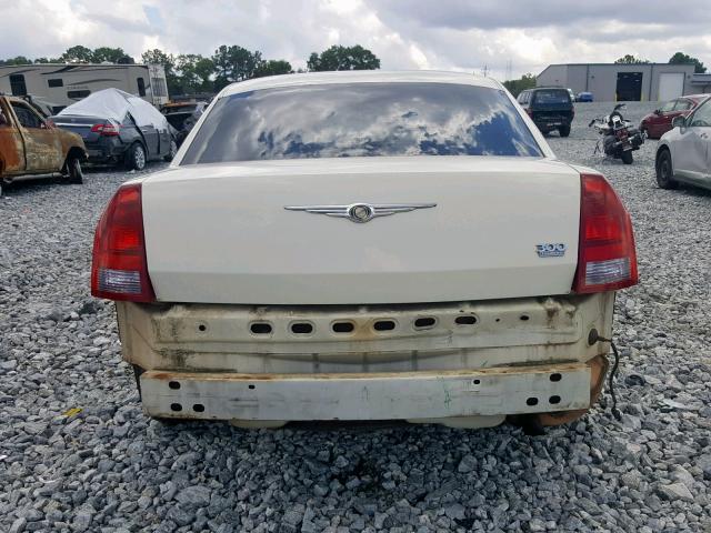 2C3JA53G45H691368 - 2005 CHRYSLER 300 TOURIN WHITE photo 9