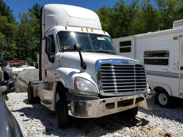 3AKBGDBG3FDGN7361 - 2015 FREIGHTLINER CASCADIA 1 WHITE photo 1