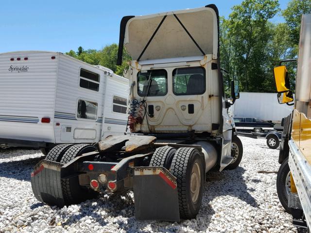 3AKBGDBG3FDGN7361 - 2015 FREIGHTLINER CASCADIA 1 WHITE photo 4