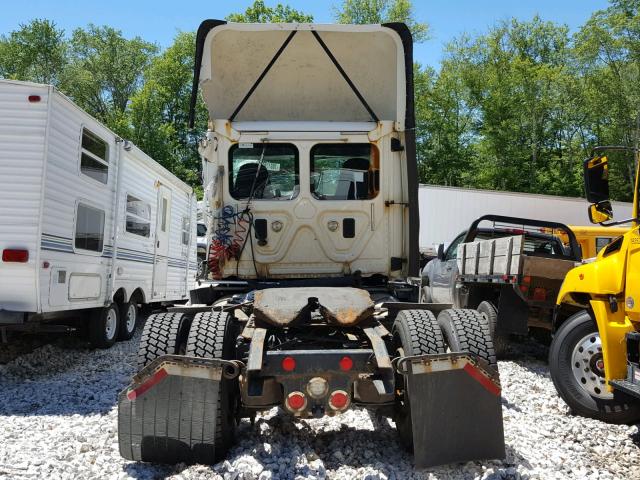 3AKBGDBG3FDGN7361 - 2015 FREIGHTLINER CASCADIA 1 WHITE photo 6