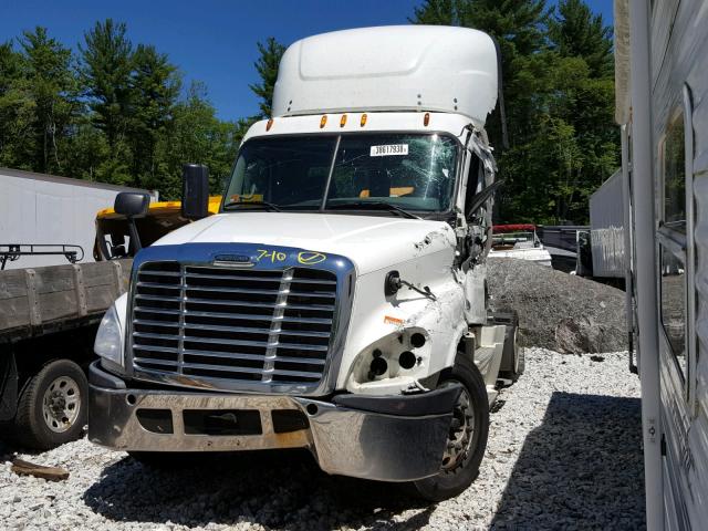 3AKBGDBG3FDGN7361 - 2015 FREIGHTLINER CASCADIA 1 WHITE photo 9