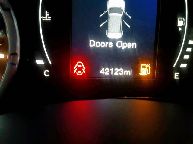 ZACCJBAT1FPC13637 - 2015 JEEP RENEGADE S RED photo 8